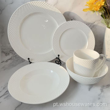 Utensílios de mesa em relevo diamante novos de boa qualidade